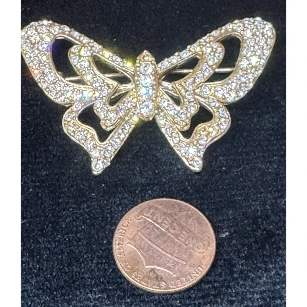 Vintage Rhinestone Butterfly Brooch‎ Gold Tone Openwork Sparkling Pin